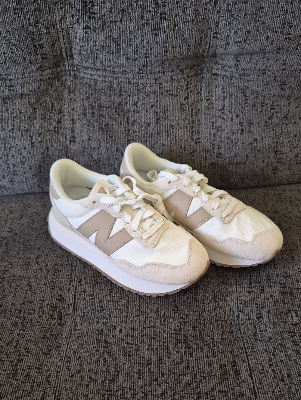 New Balance Women's White and Beige Retro-Style Sneakers